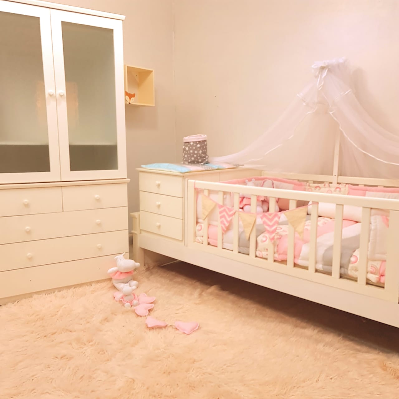 DORMITORIO EMPERADOR: Cuna Funcional EMPERADOR 1 pza y media + Ropero Emperador + Colchon + Acolchado + Chichonera + Almohadon + Banderines