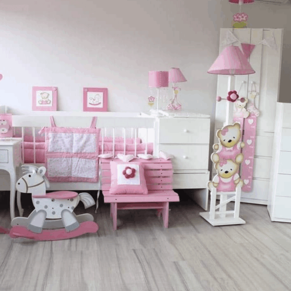 Dormitorio XXL:Cuna Funcional Ropero Chiffonier Colchón Acolchado Chichonera Almohada Banderines Bolsillero Cambiador Nido Con base y manta Sábanas Velador Cuadrito Portacosmetico Perchero Baúl juguetes