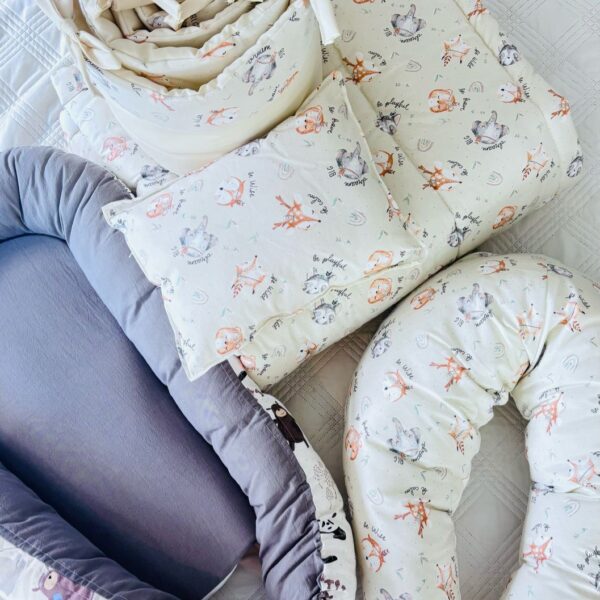 COMBO BLANQUERIA PREMIUM: ACOLCHADO + CHICHONERA + ALMOHADON + MOISES CON NIDO + ALMOHADON DE AMAMANTAR (Para Cuna Funcional)