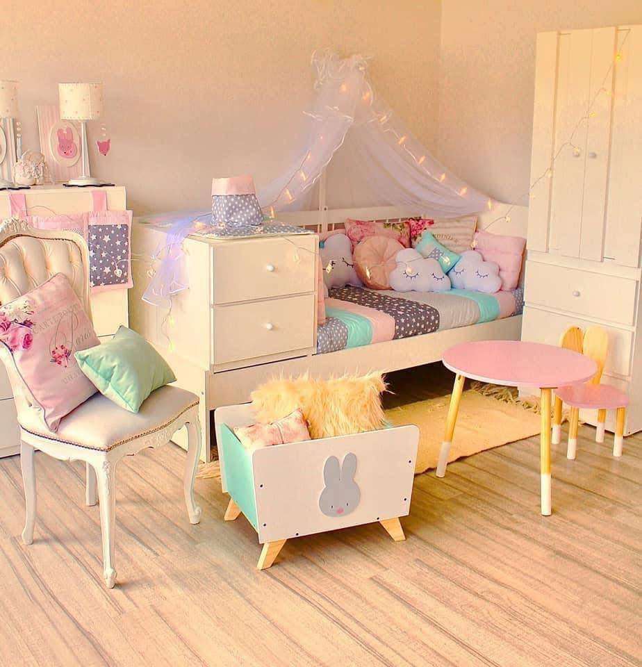 Dormitorio Completo “Clasico” opcion 2: Cuna funcional + Ropero +Colchon + Cambiador + Acolchado + Chichonera + Almohadon + Banderines
