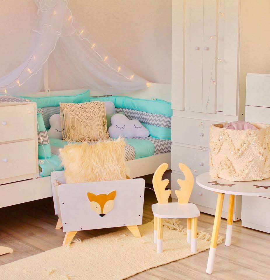Dormitorio Completo “Clasico” opcion 1: Cuna funcional + Ropero + Acolchado + Chichonera + Almohadon + Banderines