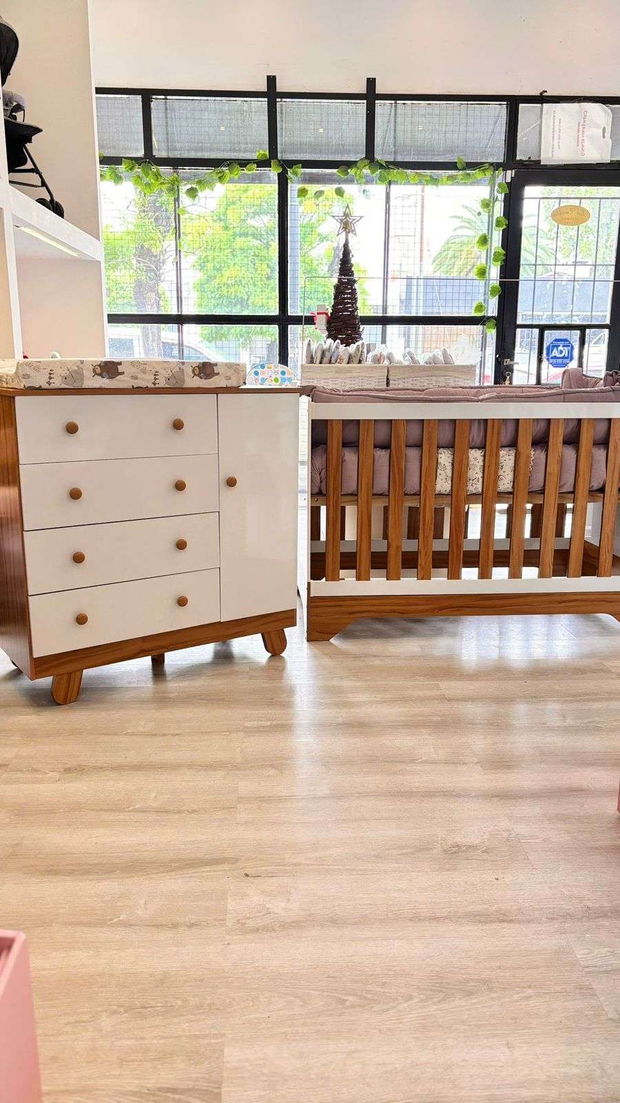 COMBO LINEA EVOLUTIVA : Modelo ETERNIA / Cuna colecho 4 en 1 + Comoda cambiador de bebes + Con Acolchado + Chichonera + Almohadon + Banderines (copia)