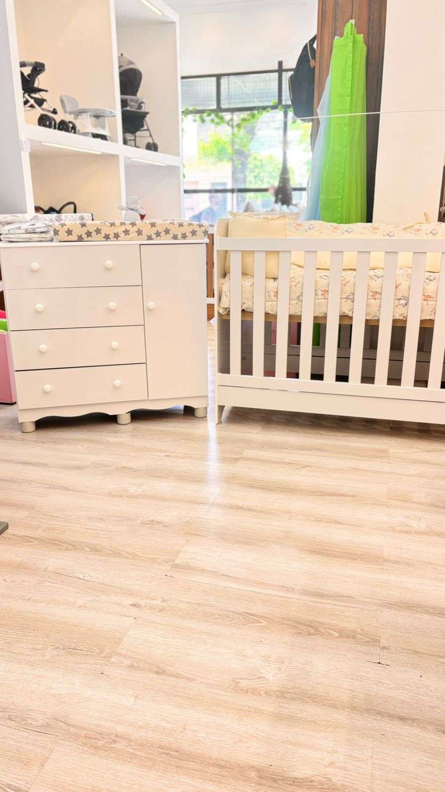 DORMITORIO NEO EVOLUTIVO : Cuna COLECHO Modelo / 4 en 1 Con Acolchado + Chichonera + Almohadon + Banderines